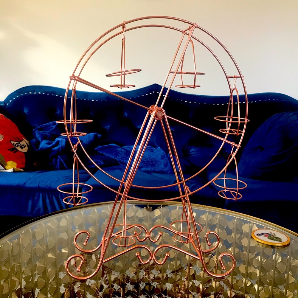 Rose gold Ferris wheel cupcake server